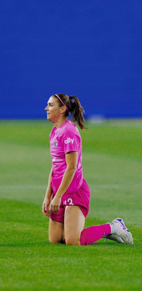 Alex Morgan Hot, Alex Morgan Soccer, Soccer Inspiration, Alex Morgan, Soccer Quotes, Fotos Goals, Soccer Pictures, Girly Images, Womens Football