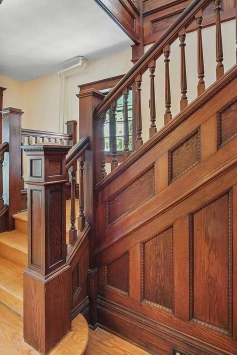 1927 Historic House For Sale In Kilmarnock Virginia Queen Anne House Interior, Bedroom Wood Floor, Queen Anne House, Huge Bedrooms, Kitchen Traditional, Large Laundry Rooms, Famous Houses, Lots Of Windows, Historic House