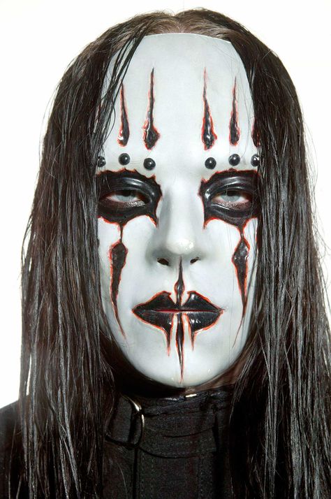 Joey Jordison // 16 years and five albums later, Slipknot's masks have evolved time and time again Mick Thomson, Slipknot Band, Joey Jordison, Paul Gray, Mascaras Halloween, Ghost Of You, Stone Sour, Arte Punk, Corey Taylor