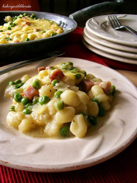 Baking with Blondie : Cheesy Gnocchi Skillet with Ham and Peas Cheesy Gnocchi, Ham And Peas, Savory Cravings, Mickey Mouse Ice Cream, Ham Leftovers, Baking With Blondie, Pasta Casseroles, Gnocchi Dishes, Gnocchi Recipe