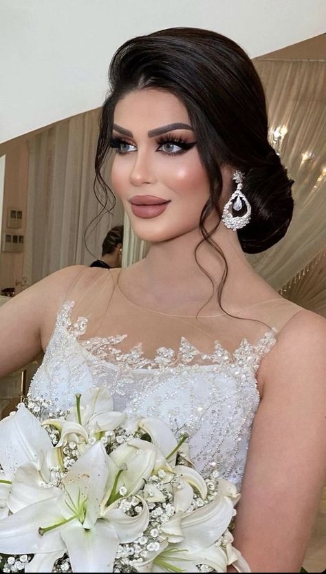 Arabic Hairstyles, Medium Long Haircuts, Bride Dress Simple, Quince Hairstyles With Crown, Long Hair Tips, Bridal Makeup Wedding, Bridal Updo, Bridal Hair And Makeup, Long Hair Cuts