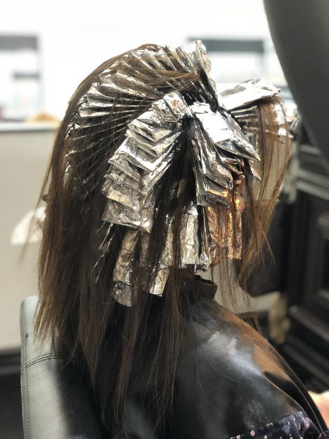 Foils In Hair, Foiling Hair, Aesthetic Wallpaper Hairdresser, Hair Stylist Asthetic Picture, Hair Foils Aesthetic, Cosmatolagist Aesthetic Hair, Hair Colorist Aesthetic, Hair Salon Stock Photos, Salon Marketing Social Media