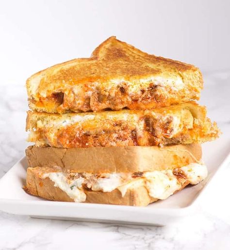 Lasagna Grilled Cheese Lasagna Grilled Cheese, Buffalo Chicken Grilled Cheese, Italian Sausage Lasagna, Delicious Lasagna, Cake Bars Recipe, Butter Carrots, Grilled Cheese Sandwiches, Peanut Butter Pumpkin, Peanut Butter Dog Treats