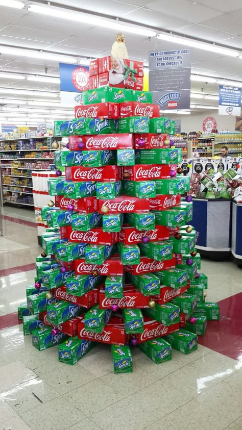 christmas coke sprite tree Grocery Christmas Display, Grocery Store Christmas Displays, Supermarket Christmas Decoration, Grocery Store Display Ideas, Supermarket Display Ideas, Christmas Store Displays, Beer Display, Supermarket Display, Drink Display