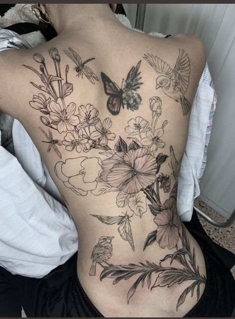 Full Back Piece Tattoos For Women Floral, Full Back Tattoo Ideas, Feminine Back Tattoos Full, Floral Back Tattoos, Backpiece Tattoo, Back Piece Tattoo, Full Body Tattoo, Most Popular Tattoos, Back Tattoo Women