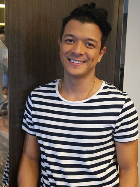 Jericho Rosales Jericho Silvers, Jericho Rosales, Dc Jericho, Rose Of Jericho, Filipino Guys, Walls Of Jericho, Mark Prin, Good Looking Men, One And Only