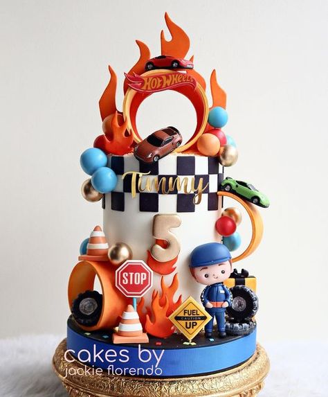 Hot Wheels Cake Design, Pastel Hot Wheels, Hotwheels Birthday Cake, Hot Wheels Cake Simple, Hot Wheels Fondant Cake, Hot Wheels Birthday Cake Buttercream, Hot Wheels Cupcakes, Hot Wheels Party Decorations, Hotwheels Monster Truck Birthday Cake