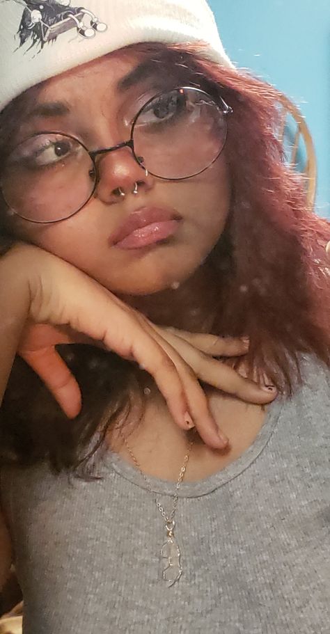 Glasses And Septum Piercing, Septum Piercing On Women, Septum Piercing With Glasses, Septum And Nose Piercing Hoop, Septum Piercing Girl, Girl Piercings, Double Nose Piercing, Nose Piercing Hoop, Septum Piercings