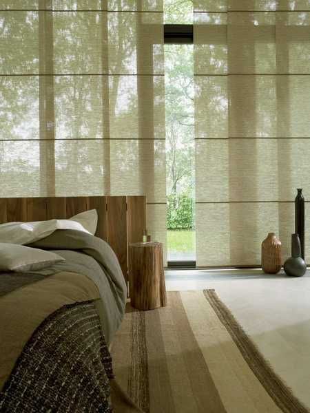 Design Ložnic, Japanese Curtains, Japanese Bedroom, Zen Interiors, Interior Design Minimalist, Living Room Blinds, Bedroom Blinds, Japanese Interiors, House Blinds