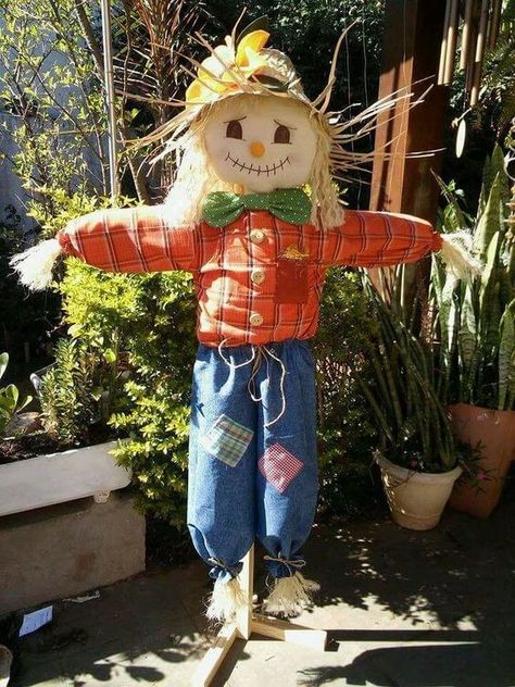 Hay Bale Fall Decor, Diy Hair Bow Holder, Thanksgiving Wood Crafts, Fall Yard Decor, Scarecrows For Garden, October Decorations, Cloth Ideas, Preschool Crafts Fall, Fall Clip Art