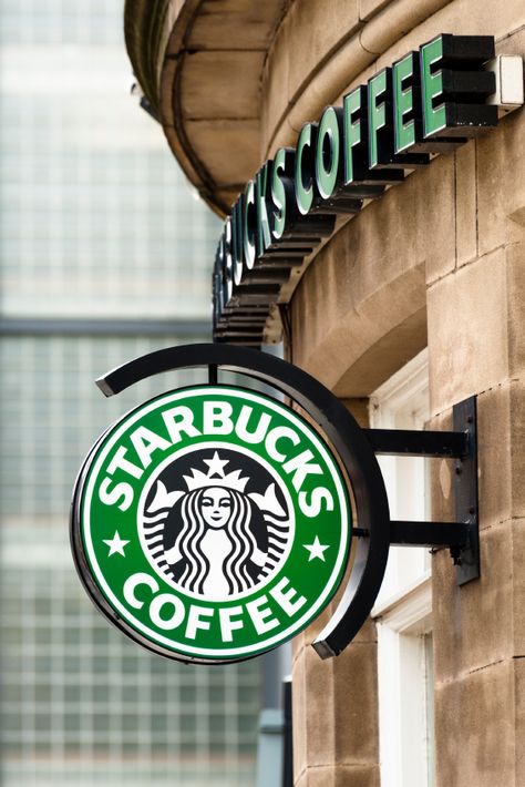 Starbucks to add charging stations in all locations, including several locations in Jupiter Florida. #jupiter #southfla #jupiterfl Starbucks Sign, Starbucks Shop, Café Starbucks, Florida Life, Jupiter Florida, Florida Style, Charging Stations, Starbucks Logo, Coffee Experience