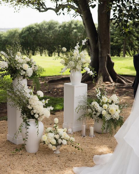 Ceremony floral features with depth and layers create a visual frame, with you and your partner (the works of art) at the centre. It’s not about the flowers, it’s about framing you!… not for murder though 🤍 Venue @wallalong_house Photographer @benedictsutton Florals @floraadorastudio Videographer @jxsnfilmsweddings Celebrant @adamthebeardedcelebrant Band @uptowntheband Catering @fennelandco.catering MUA @madisonorammakeup Hair @blanchedhairstudio Dress @cizzybridalaustralia Suit @... Alter Florals, Wedding Ceremony Altar, Arch Ideas, Wedding Alters, Hunter Valley Wedding, Wedding Ceremony Ideas, Ocean Wedding, Aisle Flowers, Modern Flower Arrangements