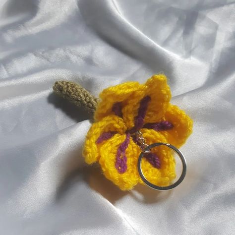 ✨ 🌙 Lost and Found 🌙 ✨ A complimentary Sundrop flower keychain will be provided with every bag purchase. 💛 DM to order. ✨Size: Height: 12 inches Length: 11 inches Depth: 2.5 inches Strap: 25 inches . . Tags: (Crochet, crochet bag, Rapunzel, Sundrop, customize, tangled, moon and sun, flower, knitted strap) #crochetaccessories #crochetkeychain #crochetersofinstagram #sun #crochetbag #flowers #crochetpakistan #tangled #rapunzel #rapunzelcrochet Tangled Keychain, Crochet Keychain Flower, Flower Crochet Keychain, Sundrop Flower, Rapunzel Crochet, Tangled Flower, Keychain Crochet, Flower Keychain, Moon And Sun