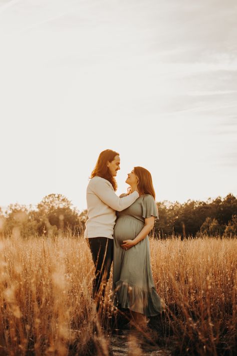 Maternity Sunrise Photoshoot, Golden Hour Maternity Photos, Sunrise Maternity Pictures, Golden Hour Maternity Shoot, Sunset Maternity Photography, Fall Maternity Shoot, Sunset Maternity Photos, Golden Hour Maternity, Announcement Pictures