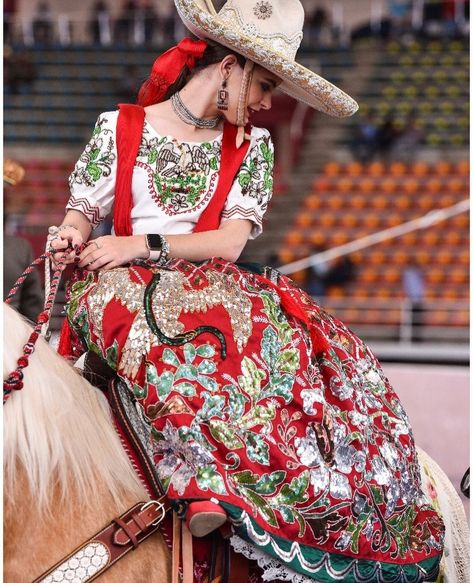 Escaramuza Dresses, Mexican Traditional Clothing, Outfit Mexicano, Vestido Charro, Traditional Mexican Dress, Champagne Evening Dress, Mexican Girl, Mexican Party, Mexican Dresses