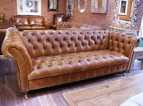 Country Leather Sofa, French Style Home, Shabby Chic Bedroom Furniture, Vintage Leather Sofa, French Style Homes, Shabby Chic Bedroom, Chic Bedroom, Chesterfield Sofa, French Furniture