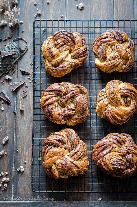 Braided Chocolate Brioche Bread Photography, Chocolate Brioche, Bread Design, Flavor Combos, Brioche Recipe, Rustic Wallpaper, Braided Bread, Sweet Roll, Bread And Pastries