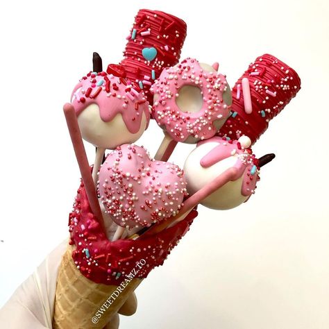 Valentine’s Cake Pops, Cake Pop Cones, Valentines Day Cakesicles, Valentines Sweet Box Ideas, Valentines Cakesicles, Valentines Treat Boxes Sweets, Valentine Cookie Bouquets, Valentines Cake Pops, Valentines Day Cake Pops