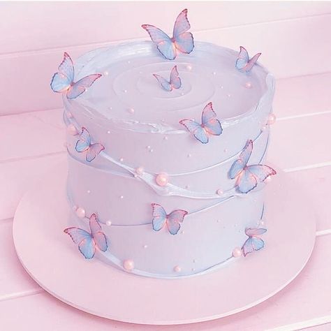 Pastel Butterfly Cake 1st Birthday, Light Purple Butterfly Cake, Pretty Birthday Cakes For Teens, Butterfly Cake Ideas For Kids, Ombre Butterfly Cake, Pastel Butterfly Cake, Cakes Butterfly, Birthday Cake For Teens, Graduation Cake Ideas