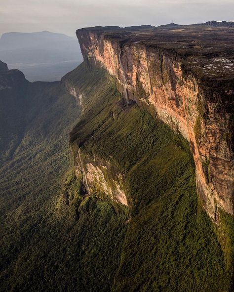 Photo by George Steinmetz @geosteinmetz | The "prow" of Mt. Roraima, one of the most spectacular tepuis in Canaima National Park, straddles… Monte Roraima, Plitvice Lakes National Park, National Park Photos, Plitvice Lakes, Park Photos, International Travel, Aerial View, Vacation Spots, National Geographic