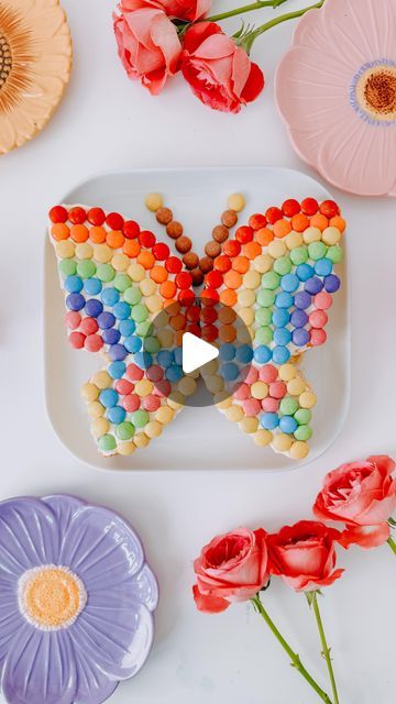 Lydia Rowley on Instagram: "✨🌈🦋 BUTTERFLY  CAKE 🦋🌈✨ • Ok if you’re not good at baking or decorating layered cakes, this is the perfect quick & easy hack! 🦋🙌🏼✨ • Cut your cake in half, place curved sides together & cut a small triangle out of each flat edge, just below the middle. Top with buttercream and smarties, tada 🦋🌈✨ • Sponge cake recipe is: 50g butter 50g sugar 50g self raising flower 1 egg Bake in lined cake tin for 20-25mins at 180C • Inspo @cathrynlaurawood ✨ • • • • • #cakehacks #kidsbirthday #kidscake #kidsbirthdaycake #easycake #rainbowcakes #bakefromscratch #kidspartyideas #cutefood #butterflycake" Butterfly Cake Diy Easy, Easy Butterfly Cake Birthday, Rainbow Cake Smarties, Sponge Cake Decoration Ideas, Rainbow Birthday Party Cake, Rainbow Butterfly Cake, Butterfly Cake Ideas, Cake Diy Easy, Smarties Cake