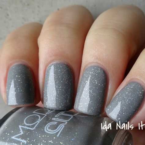 Gray Nail Polish With Glitter, Light Grey Sparkle Nails, Gray Nail Dip Ideas, Gray Powder Dip Nails, Gray Holiday Nails Sparkle, Gray Shellac Nails, Grey Sparkle Nails Silver Glitter, Glitter Gray Nails, Dip Powder Nails Gray