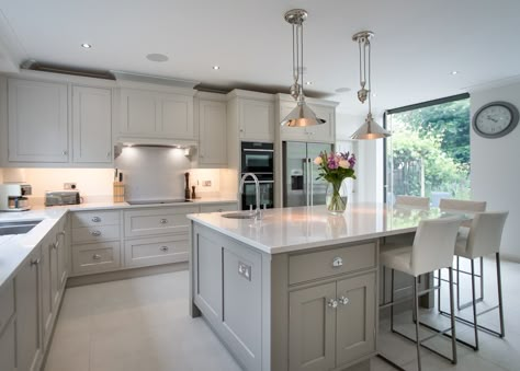 Beautiful kitchen in Hertford by John Ladbury and Company. British Kitchen Design, Modern Kitchen Extensions, Gray Kitchens, Luxury Kitchen Island, Shaker Kitchen Design, Kitchen 2022, British Kitchen, Open Plan Kitchen Diner, Traditional Kitchens