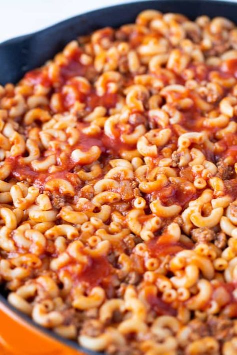 Easy American Chop Suey Recipe. This classic goes by many different names! Goulash. Elbow Pasta Recipes, Elbow Macaroni Recipes, Pasta Recipes Easy Fast, American Chop Suey, Beef Macaroni, Ground Beef Pasta Recipes, Easy Pasta Sauce, Ground Beef Pasta, Beef Pasta