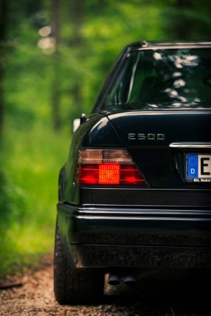 The Mercedes E500 Limited was a German Shepherd in sheep’s clothing | Classic… Mercedes E 500, 500e W124, Mercedes 500e, Mercedes E500, Rolls Royce Car, Mercedes Auto, Mercedes 500, Mercedes Benz Wallpaper, Benz W124