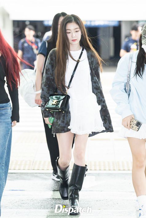 Irene Red Velvet, Velvet Style, Red Velvet Irene, Airport Fashion, At The Airport, Velvet Fashion, Number 5, Korean Idol, Incheon