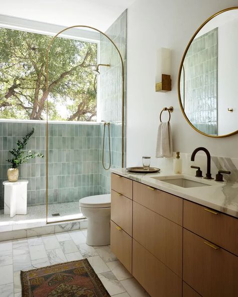 Design Claire Zinnecker | Photo Lindsea Brown Blue Bathroom Scheme, Three In A Row Bathroom, Desert Interior, Interiors 2024, Hotel Bathroom Design, Tahoe House, California Chic, Clay Imports, Ada Bathroom