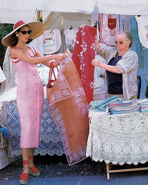 Postcard from Portofino: Christy Turlington by Arthur Elgort for US Vogue. 🌸 Arthur Elgort, Sonia Kashuk, Mode Chanel, 1990s Fashion, Vogue Us, Peter Lindbergh, Christy Turlington, Style Inspiration Summer, Moda Vintage