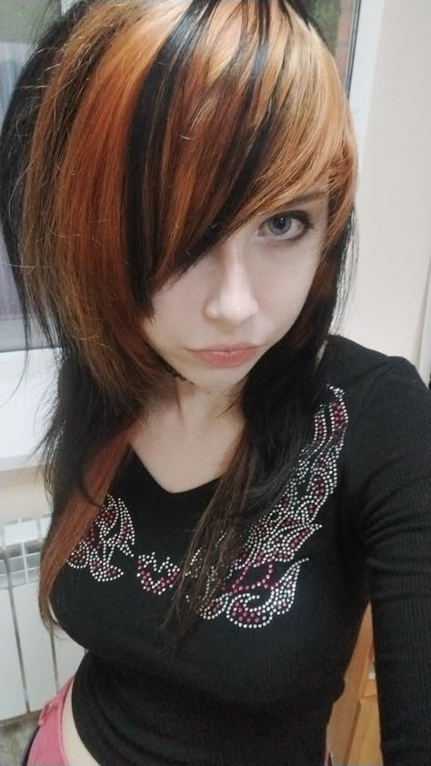 2000s Scene Aesthetic Outfits, Ginger Emo Hair, Emo Hair 2000s, Emo Hair Styles, Early 2000s Emo Fashion, Emo Fringe, Emo Hair Color, Black Scene Hair, 2000s Hairstyles