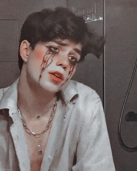 Benji Krol, Face Paint Makeup, Male Makeup, Halloween Makeup Looks, Fantasias Halloween, Maquillaje De Ojos, Halloween Makeup, Face Paint, Makeup Looks