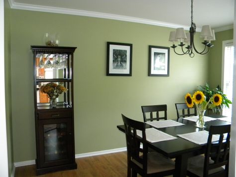 20 Gorgeous Green Dining Room Ideas Wood Furniture Bedroom Decor, Green Interior Decor, Dining Room Wall Color, Dining Room Colour Schemes, Dining Room Paint Colors, Green Dining Room, Living Room Wall Color, Room Wall Colors, Stylish Dining Room