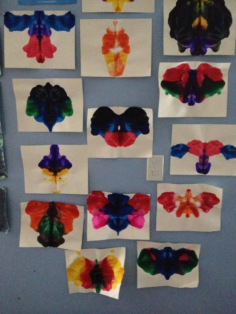 Color Activity, Toddler Craft, Art Student, Art Students, Butterfly Painting, Drip Painting, All Holidays, Color Activities, Art Activities