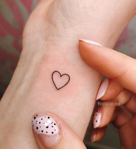 Tiny Hearts Tattoo, Heart Tattoo On Wrist, Hart Tattoo, Simple Heart Tattoos, Colour Tattoo For Women, Heart Tattoo Wrist, Tiny Heart Tattoos, Tiny Wrist Tattoos, Small Girly Tattoos