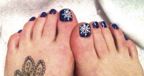 Blue glitter gel pedicure with a fun snowflake! Snowflake Pedicure, Snow Flake Tattoo, Gel Pedicure, Blue Snowflakes, White Snowflake, Glitter Gel, Blue Glitter, Blue Christmas, Our Girl