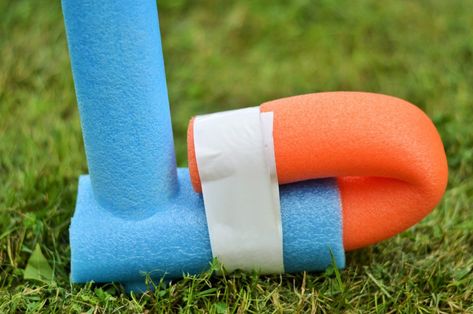 How to Make a DIY Pool Noodle Lawn Golf Course Tutorial Pool Noodle Golf Course, Pool Noodle Bowling, Sensory Recipes, Golf Diy, Crazy Golf, Family Cabin, Mini Golf Course, Pool Noodle, Diy Pool