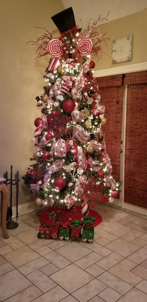 Candy Cane Christmas Trees, Christmas Tree Lollipop, Lollipop Christmas Tree, Peppermint Christmas Tree, Lollipop Christmas, Peppermint Tree, Christmas Extravaganza, Christmas Tea Party, Candy Tree