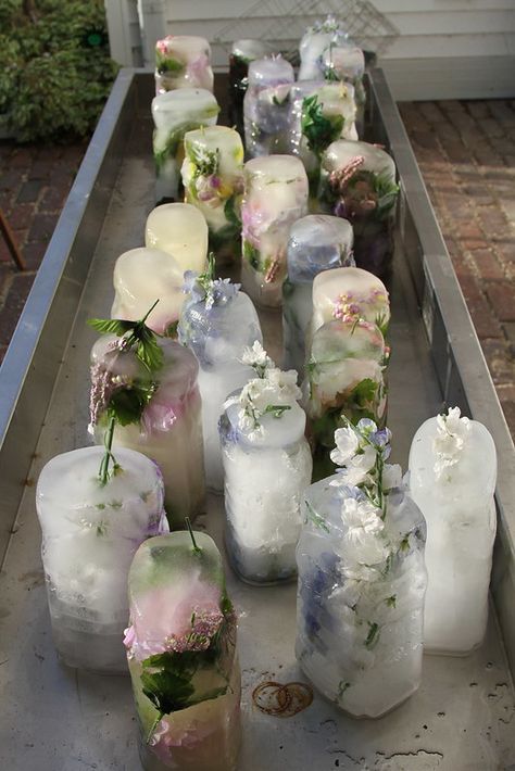 Witch Wedding Ideas, Witchy Wedding Decor, Crystal Themed Wedding, Witchy Wedding Ideas, Witchy Wedding, Wiccan Wedding, Witch Wedding, Floral Ice, Offbeat Wedding