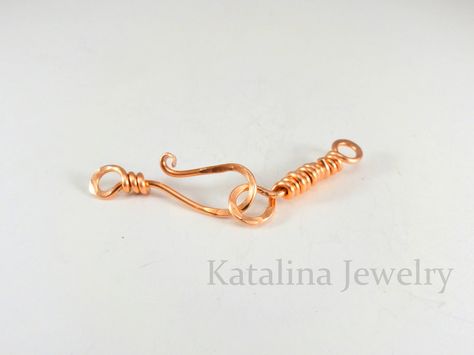 Katalina Jewelry: Hook and Eye Clasp - Basic Wire Working Technique Series Wire Clasps, Wire Clasp, Jewelry Hooks, Bijoux Fil Aluminium, Wire Craft, Wire Jewelry Tutorial, Jewelry Clasps, Jewelry Techniques, Wrap Jewelry