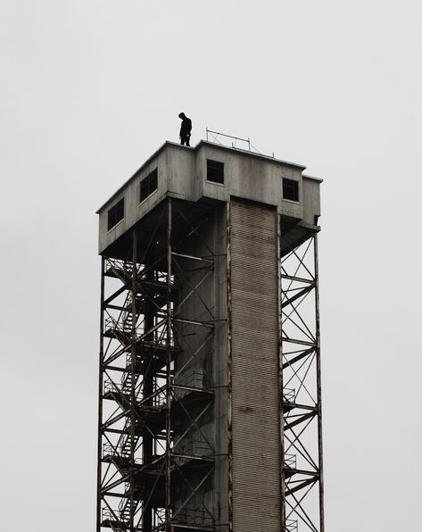 Watch tower, doubles as Jazz’s spot Oxenfree, Apocalypse Aesthetic, The Darkest Minds, Post Apocalypse, Final Fantasy Vii, Story Inspiration, Zombie Apocalypse, Post Apocalyptic, Homestuck