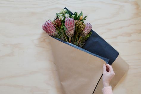 How to Wrap Store-Bought Flowers So They Look More Expensive | Hunker Wrap Flowers In Paper, Flowers In Paper, Flower Posies, Wrap Flowers, Diy Bouquet Wrap, Plant Crafts, Fiesta Tropical, Flower Wrapping, Flower Bouquet Diy