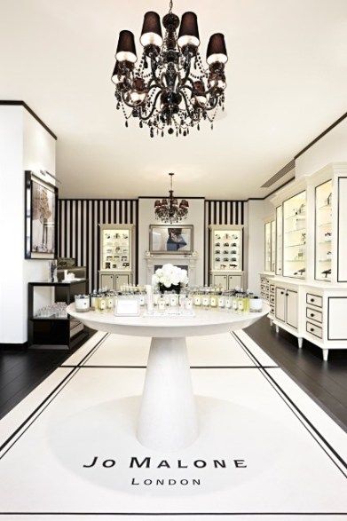 Hair Salon Interior Design, Salon Interior Design Ideas, Nail Salon Interior Design, Beauty Salon Interior Design, Hair Salon Interior, Interior Design Pictures, Jewelry Store Design, Retail Interior Design, Interior Design Books