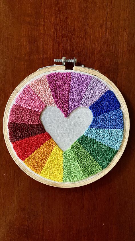 Rainbow Embroidery Pattern, Pride Embroidery, Hoop Crafts, Embroidery Hoop Art Diy, Embroidery Hoop Crafts, Simple Hand Embroidery Patterns, Embroidery Hearts, Diy Embroidery Designs, Hand Embroidery Patterns Flowers