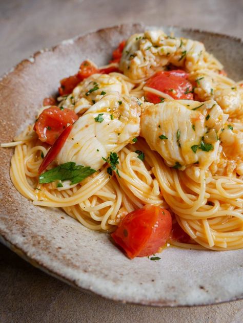 Easter Seafood Dinner Ideas, Signature Dishes Ideas, Elevated Dinner Recipes, Yacht Meals, Anniversary Meals, Sea Food Pasta, Date Night Dinner Recipes, Pasta With Cherry Tomatoes, Fancy Recipes