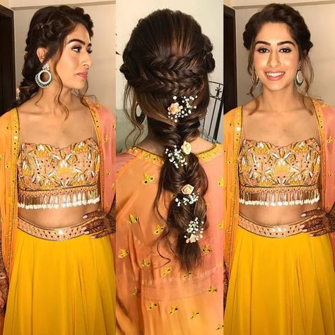 Hairdo Wedding Indian, Bun Accessories, Mehndi Hairstyles, Classy Hair, Bridal Hairstyle Indian Wedding, Hair Style On Saree, Mehndi Dresses, Mehndi Dress, Engagement Hairstyles