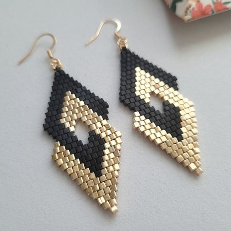 FLUmiyuki - Etsy China Brick Stitch Pattern Earring, Diy Earrings Materials, Miyuki Earrings, Miyuki Beads Pattern, Art Perle, Jewerly Beads, Brick Stitch Earrings, Beaded Earrings Patterns, Earring Tutorial