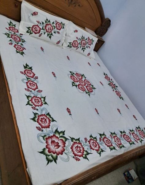 Hand Painted Bedsheets Designs, Bedsheet Painting Designs, Bedsheet Painting, Bed Sheet Painting Design, Mithila Art, Fabric Paint Shirt, Cloth Painting, Bed Cover Design, Designer Bed Sheets